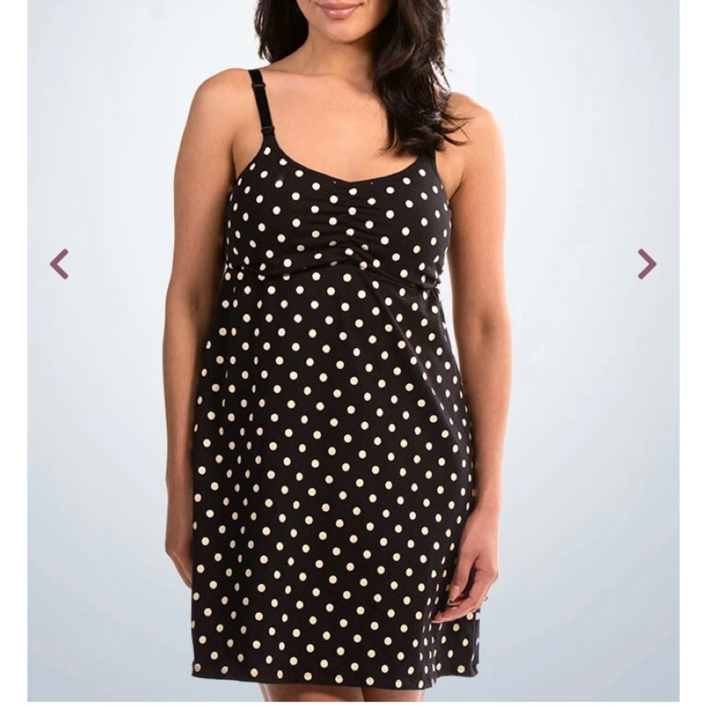 Leading lady nursing gown poke a dot